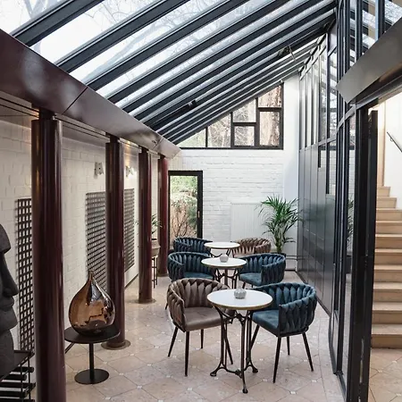 Hotel Domicil 4*