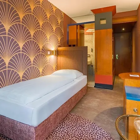 Hotel Domicil 4*